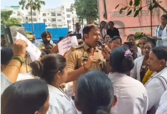 ANM Protest in Lucknow: महिला एएनएम कर्मियों ने किया डिप्टी सीएम के आवास का घेराव, दी बड़ी चेतावनी